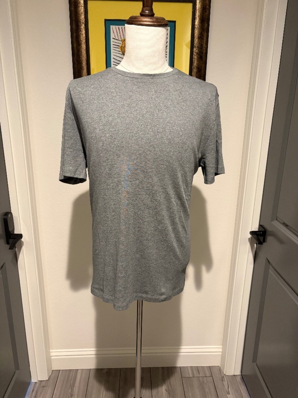 Banana Republic Men's Light Heather Gray performance Crew Neck Short Sleeve Tee